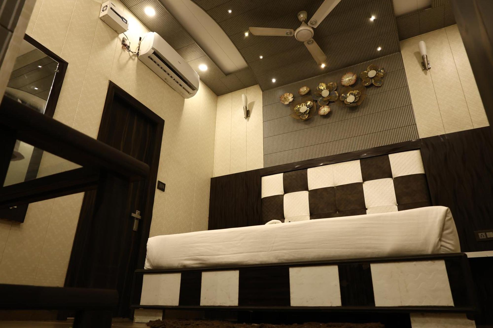 Hotel Pardesi Haridwar Ngoại thất bức ảnh