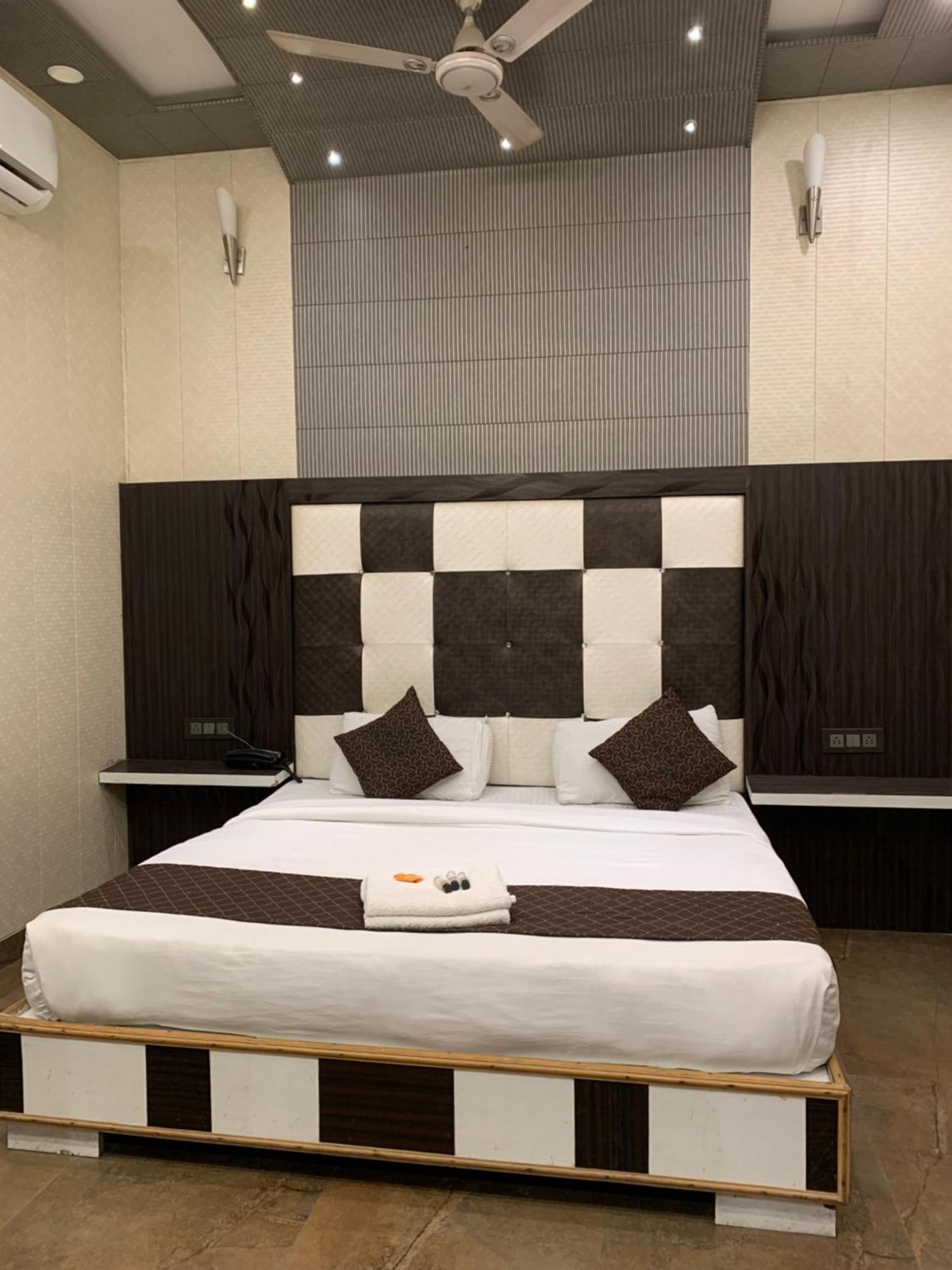 Hotel Pardesi Haridwar Ngoại thất bức ảnh