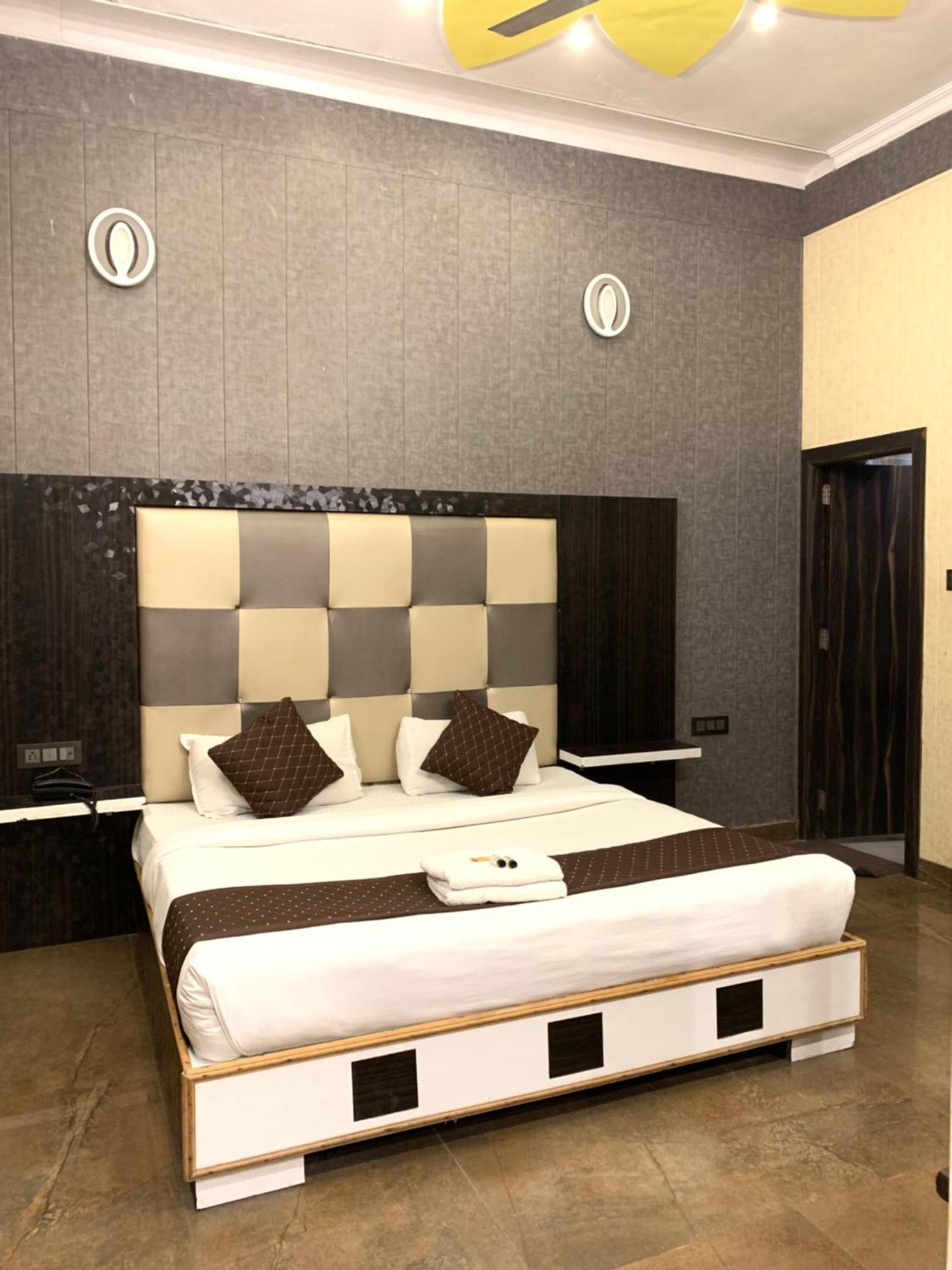 Hotel Pardesi Haridwar Ngoại thất bức ảnh